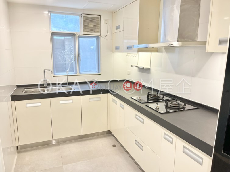 Rare house with terrace & parking | For Sale | Las Pinadas 松濤苑 Sales Listings