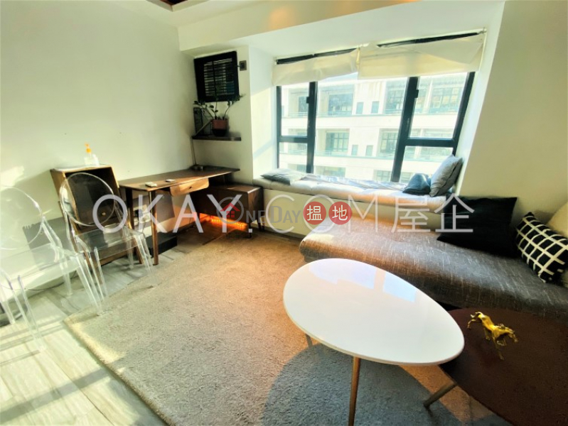 Generous 1 bedroom in Sheung Wan | For Sale | Dawning Height 匡景居 Sales Listings
