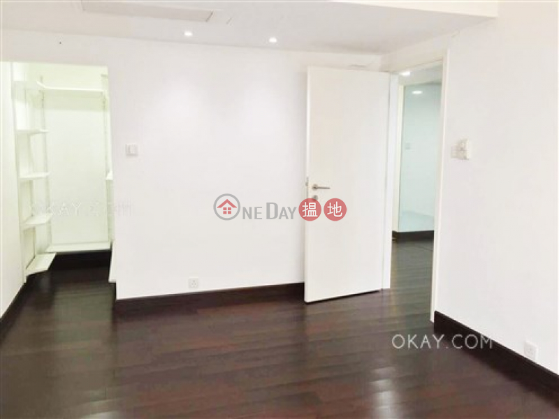 HK$ 16M, Convention Plaza Apartments | Wan Chai District | Gorgeous 1 bedroom on high floor | For Sale