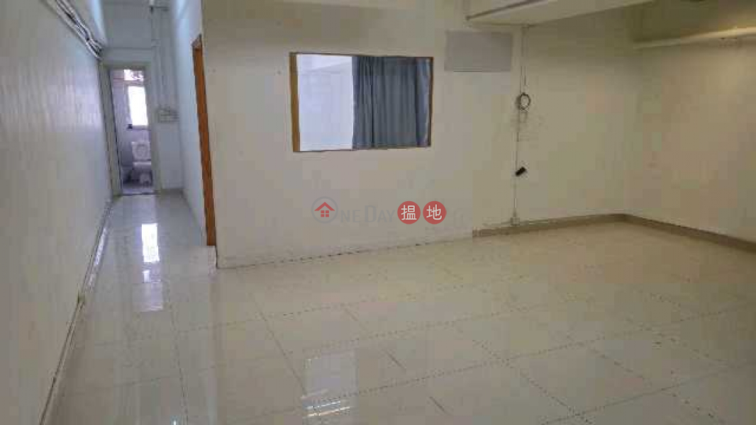 The food warehouse is decorated, has a snow room, and is available for sale. 22 Kin Fat Street | Tuen Mun, Hong Kong Sales | HK$ 2.38M