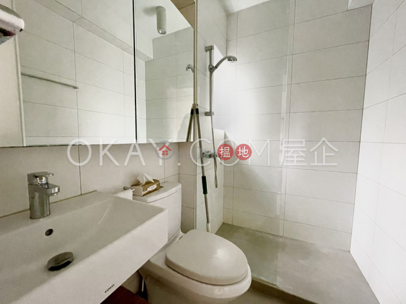 HK$ 26,000/ month | Tsui King Court | Western District | Cozy 2 bedroom in Western District | Rental