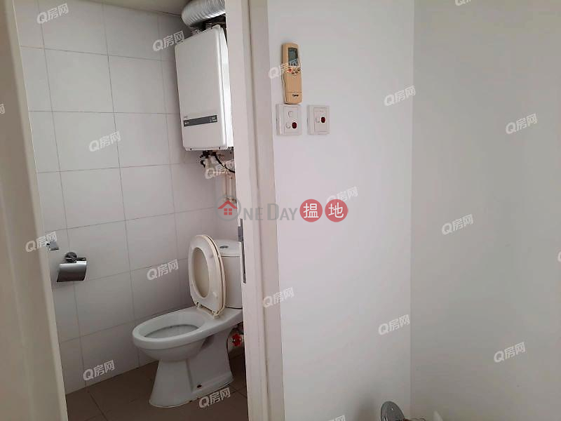 HK$ 45,000/ month, Centrestage, Central District Centrestage | 3 bedroom High Floor Flat for Rent