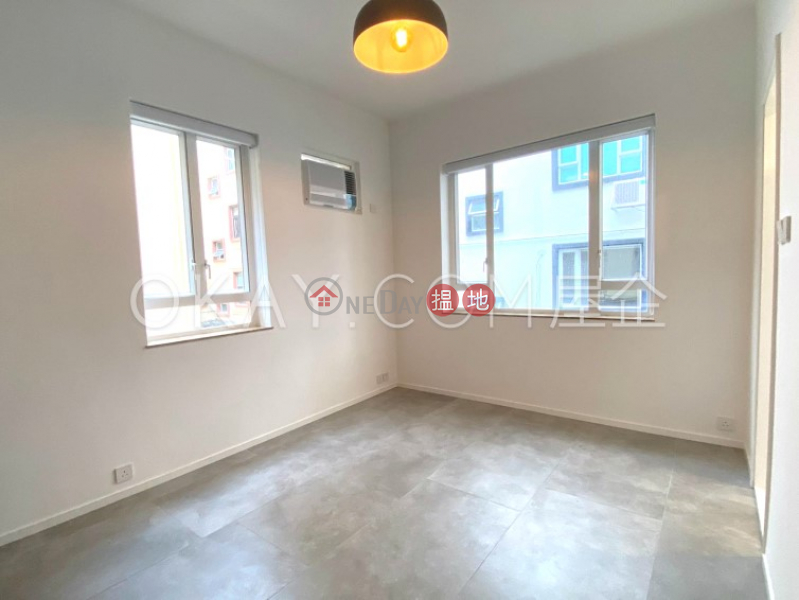 HK$ 48,000/ month | Se-Wan Mansion Wan Chai District | Lovely 3 bedroom with balcony & parking | Rental