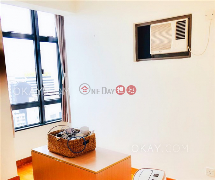 Tasteful 2 bedroom on high floor with sea views | Rental | Hollywood Terrace 荷李活華庭 Rental Listings