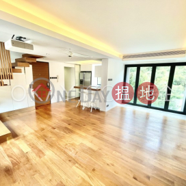 Stylish 3 bedroom on high floor with parking | For Sale