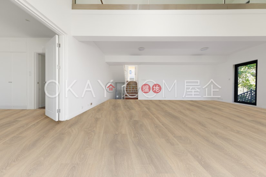 Exquisite house with parking | Rental, Strawberry Hill 紅梅閣 Rental Listings | Central District (OKAY-R8424)