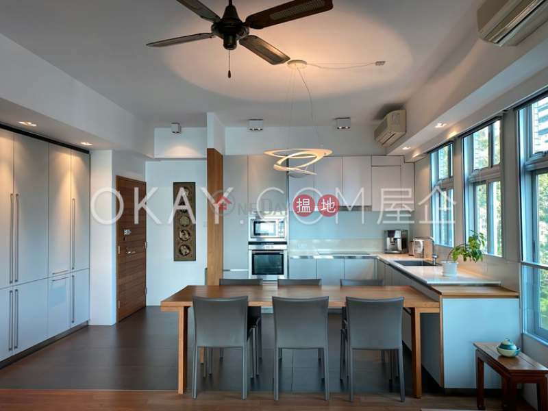 HK$ 25M | Albany Court Western District, Tasteful 3 bedroom with parking | For Sale