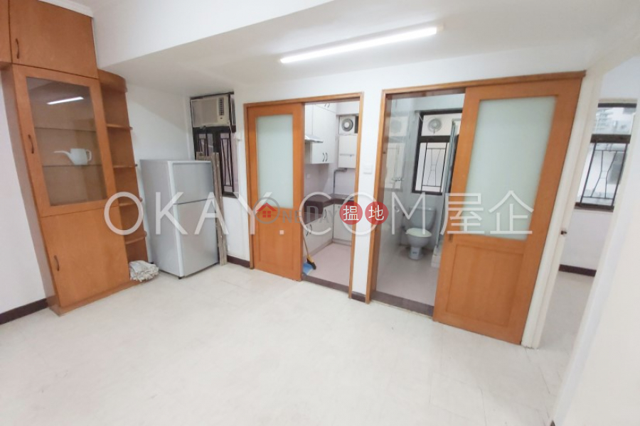 Generous 2 bedroom in Sheung Wan | For Sale | Kiu Fat Building 僑發大廈 Sales Listings