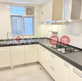 Beautiful house with terrace & parking | Rental