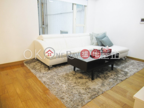 Luxurious 3 bedroom with balcony | For Sale | Centrestage 聚賢居 _0