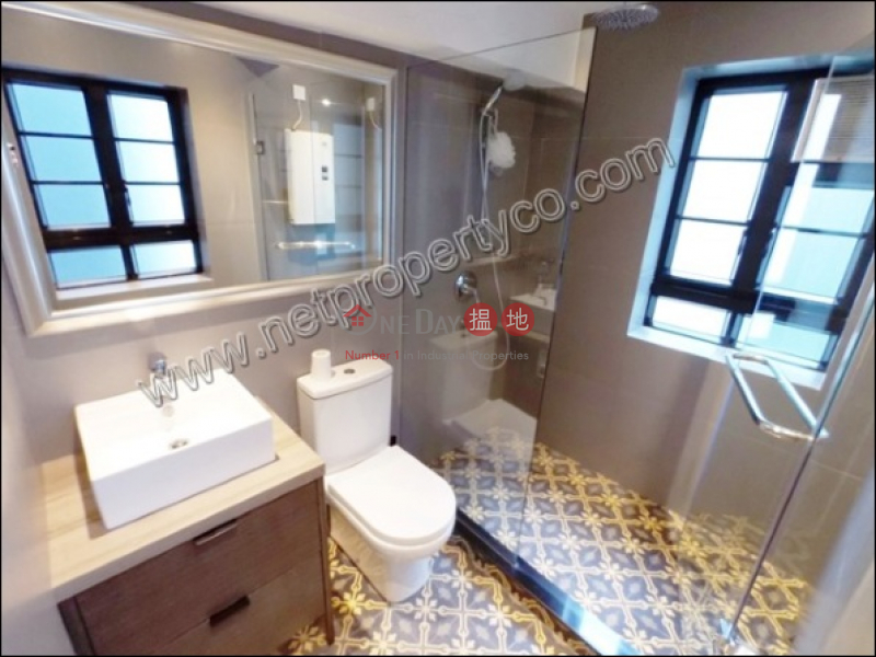 HK$ 39,800/ month 94 Hollywood Road, Central District Residential with Roof Top / Balcony for Rent