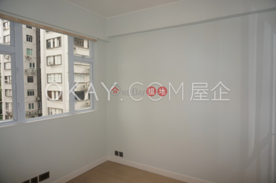 HK$ 32,000/ month, Shan Kwong Tower | Wan Chai District, Tasteful 2 bedroom on high floor with balcony & parking | Rental
