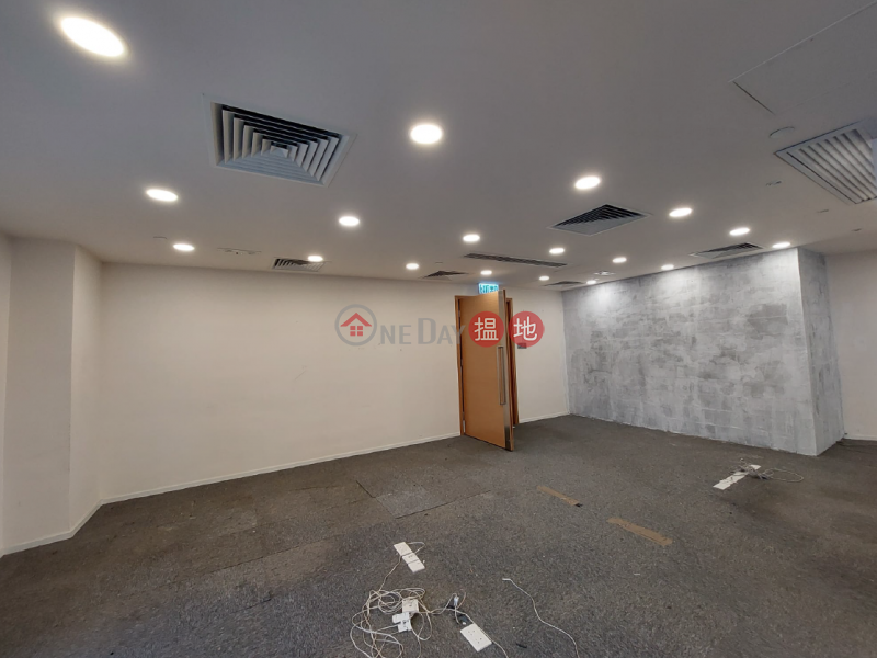 HK$ 105,000/ month The Sun\'s Group Centre | Wan Chai District, No commission! Victoria Harbor view office building, near MTR Wan Chai Station