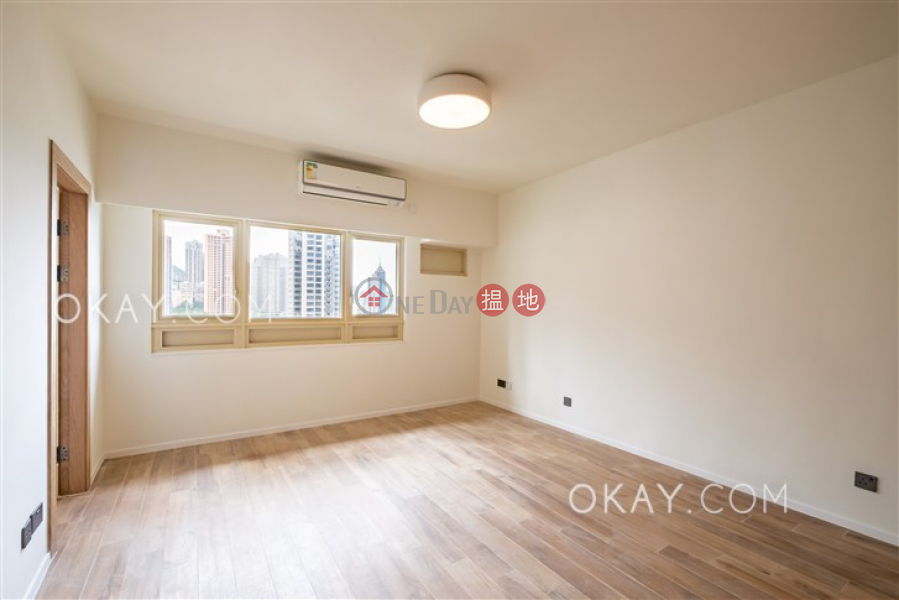 HK$ 86,000/ month, St. Joan Court Central District, Exquisite 3 bedroom with balcony | Rental