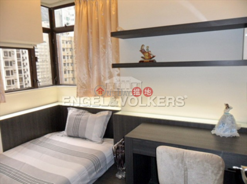 HK$ 36,000/ month, Roc Ye Court Western District, 3 Bedroom Family Flat for Rent in Mid Levels West