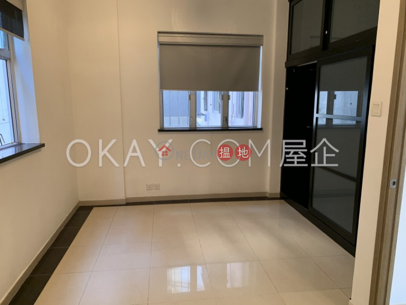 Cozy 1 bedroom with balcony | Rental, Hoi Deen Court 海殿大廈 Rental Listings | Wan Chai District (OKAY-R77538)
