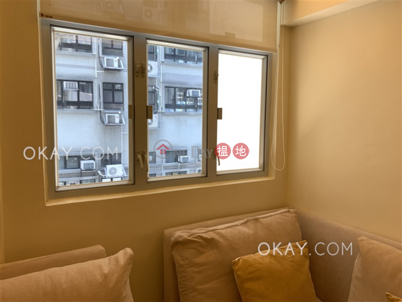 Charming 2 bedroom in Sheung Wan | For Sale | Tai Ping Mansion 太平大廈 Sales Listings