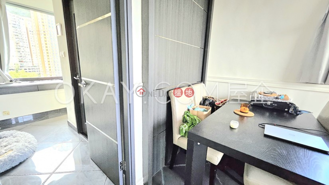 HK$ 34,000/ month, 2 Park Road Western District, Gorgeous 2 bedroom with balcony | Rental