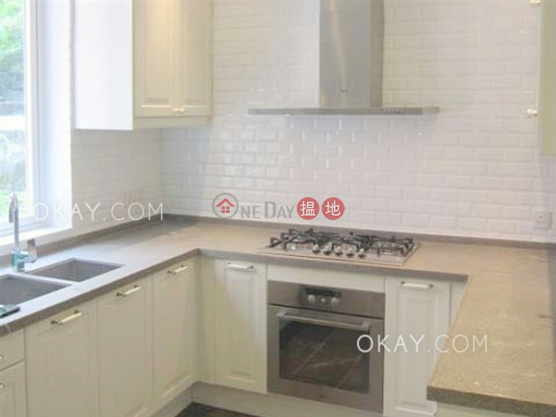 Rare 2 bedroom with balcony | Rental, 31-33 Village Terrace 山村臺 31-33 號 Rental Listings | Wan Chai District (OKAY-R75141)