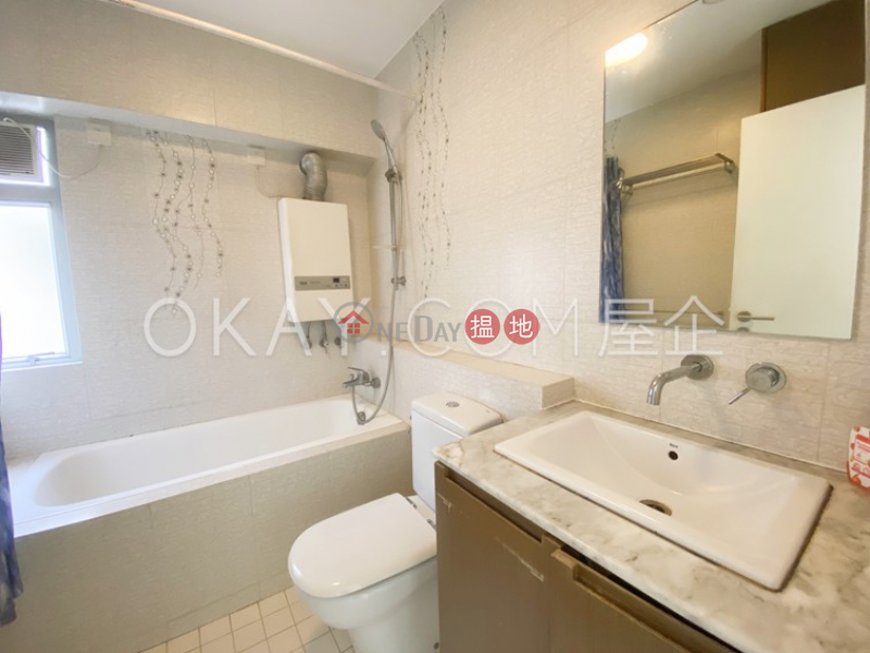 HK$ 31,000/ month, Fung Fai Court, Wan Chai District | Popular 2 bedroom on high floor with rooftop | Rental