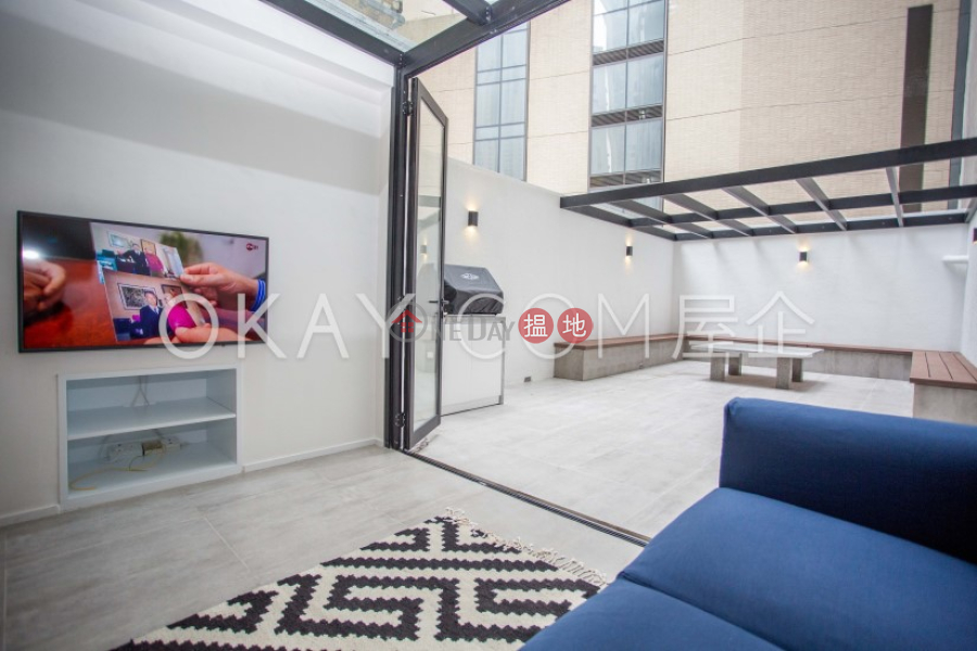Tasteful studio with terrace | For Sale, King\'s Building 景賜大廈 Sales Listings | Western District (OKAY-S256304)