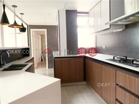 Gorgeous 3 bedroom on high floor with balcony & parking | For Sale | Tower 2 The Astrid 雅麗居2座 _0