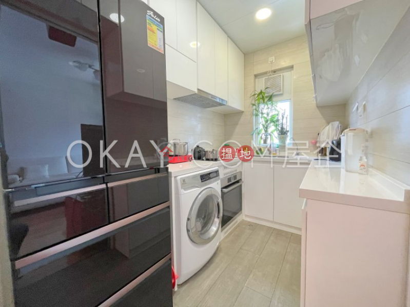 HK$ 14.68M | Shan Kwong Tower Wan Chai District | Luxurious 2 bedroom with parking | For Sale