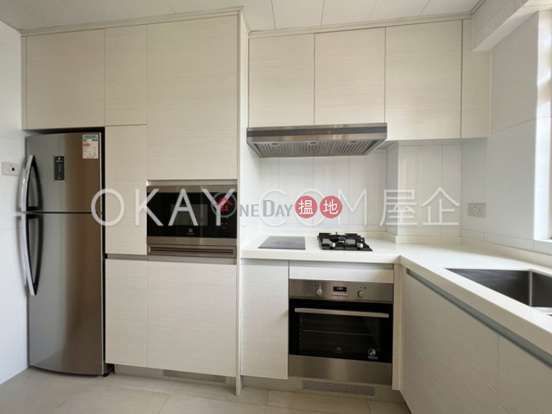 Stylish 3 bedroom on high floor with balcony & parking | Rental | Perth Apartments 巴富洋樓 Rental Listings
