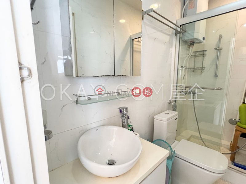 Nicely kept 3 bedroom on high floor with sea views | For Sale, 15 Middle Lane | Lantau Island Hong Kong | Sales | HK$ 9.3M