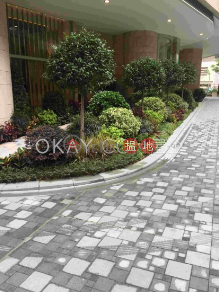 HK$ 25,000/ month The Austin, Yau Tsim Mong | Tasteful 1 bedroom on high floor with balcony | Rental