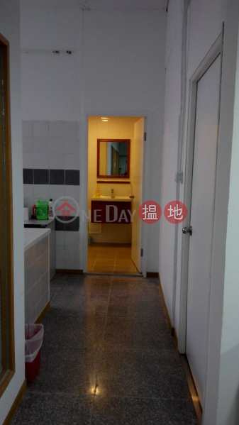 HK$ 34,000/ 月華基工業大廈葵青高層中型寫字樓(有貨倉),可步行至葵興地鐵站