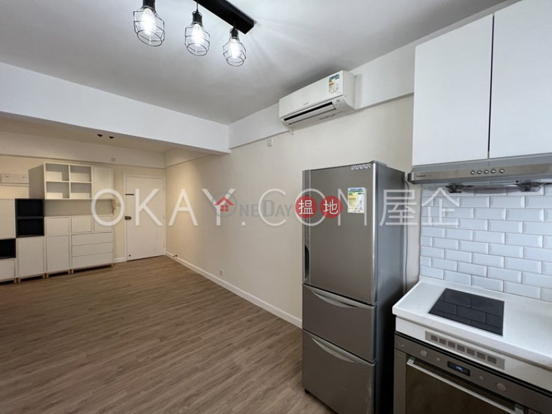 Practical 2 bedroom with balcony | For Sale | King Cheung Mansion 景祥大樓 Sales Listings