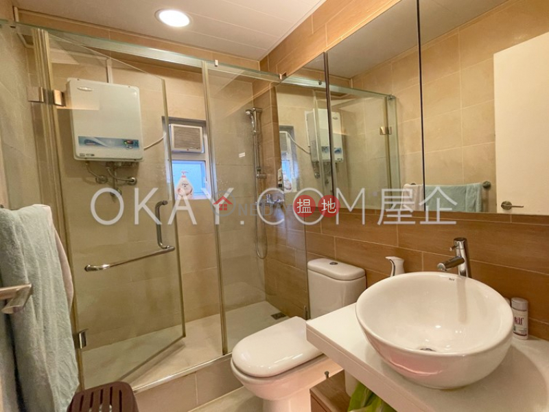 Stylish 3 bedroom with parking | For Sale | Moon Fair Mansion 滿輝大廈 Sales Listings