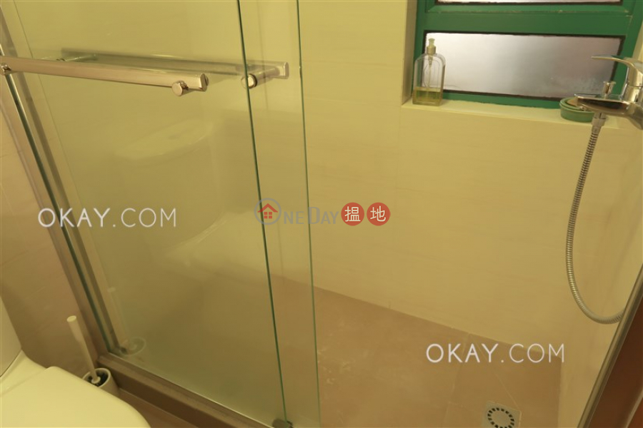 HK$ 33,000/ month, Hillsborough Court, Central District Tasteful 2 bedroom on high floor | Rental