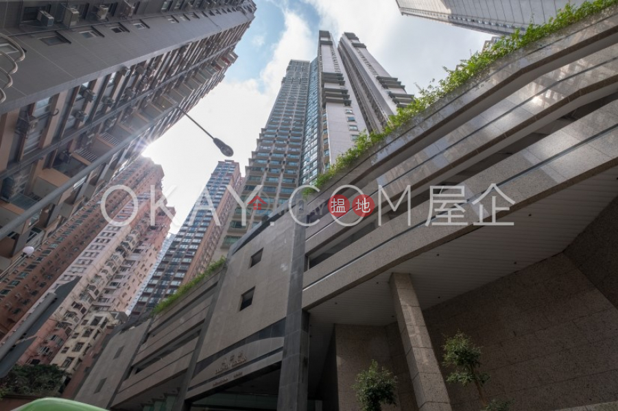 HK$ 34,000/ month Goldwin Heights | Western District Nicely kept 3 bedroom on high floor | Rental