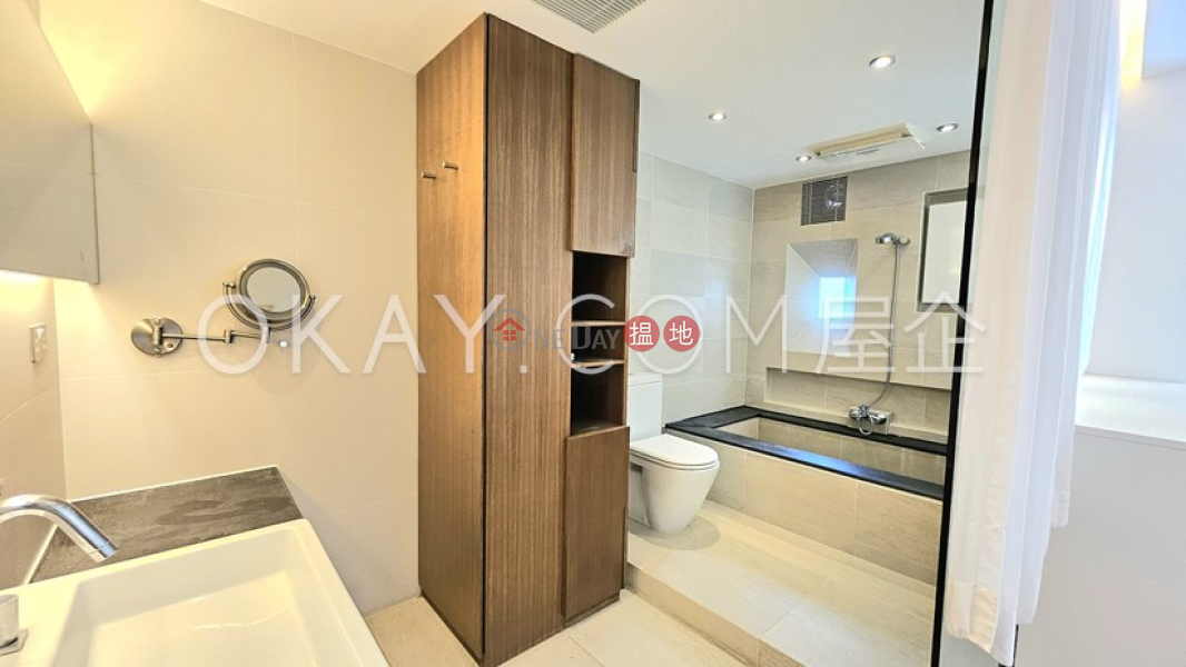 Gorgeous 3 bedroom with parking | Rental, Amber Garden 安碧苑 Rental Listings | Wan Chai District (OKAY-R28039)