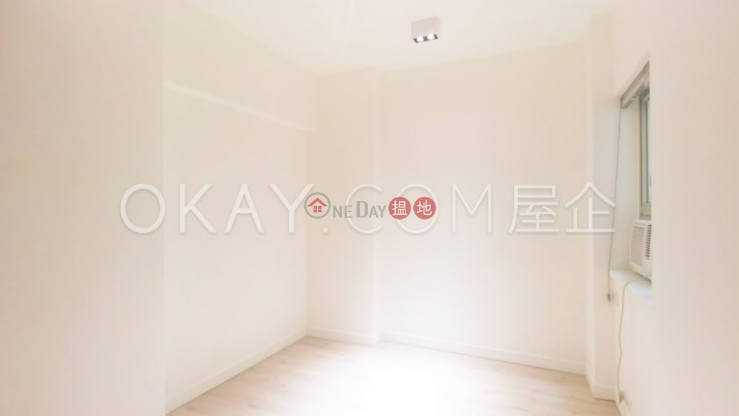 Efficient 3 bed on high floor with balcony & parking | Rental | Emerald Court 翡翠樓 Rental Listings