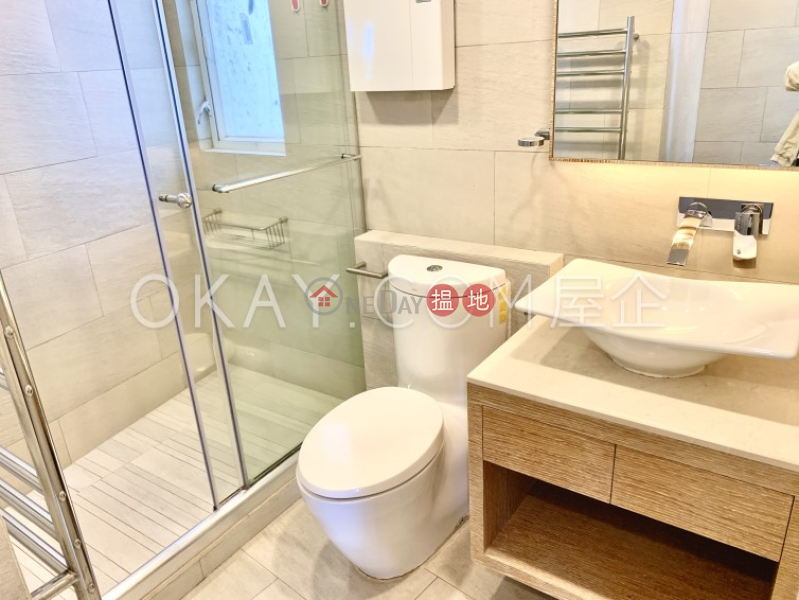 HK$ 41.8M, Beverly Hill | Wan Chai District, Exquisite 3 bed on high floor with sea views & balcony | For Sale