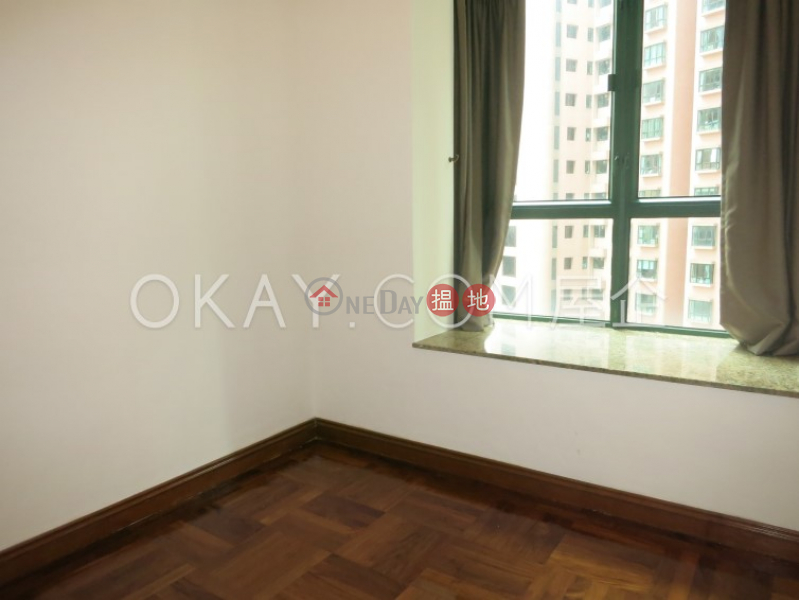 Tasteful 2 bedroom with parking | Rental, Hillsborough Court 曉峰閣 Rental Listings | Central District (OKAY-R31660)