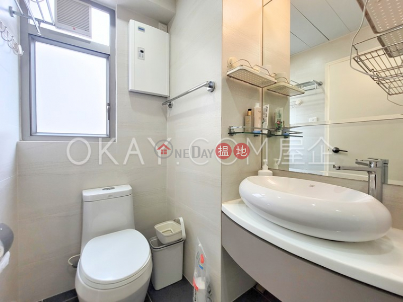 HK$ 25,000/ month, Discovery Bay Plaza / DB Plaza | Lantau Island | Tasteful 2 bedroom on high floor | Rental