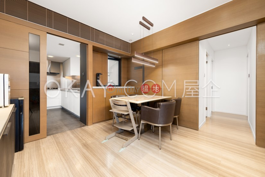 Lovely 3 bedroom on high floor with sea views & balcony | For Sale | Yick King Building 億景樓 Sales Listings