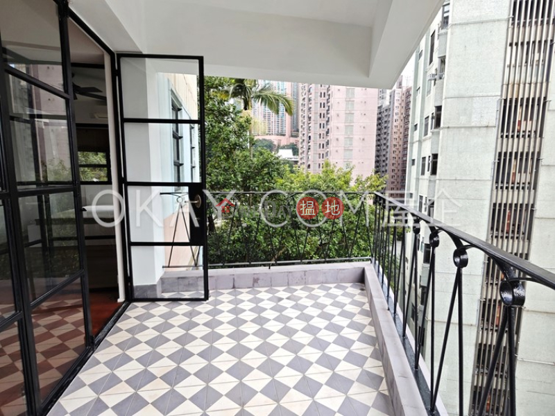 Efficient 3 bedroom with balcony & parking | For Sale | Bo Kwong Apartments 寶光大廈 Sales Listings