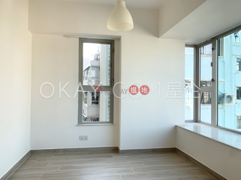 HK$ 35,000/ month | Centre Place | Western District, Elegant 3 bedroom with balcony | Rental