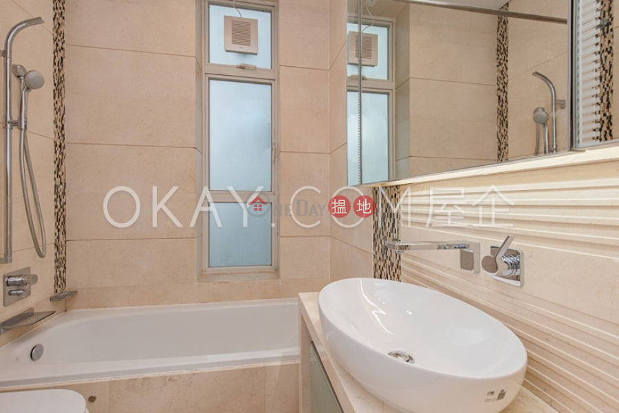 HK$ 28M, 18 Conduit Road Western District | Tasteful 3 bedroom with balcony | For Sale