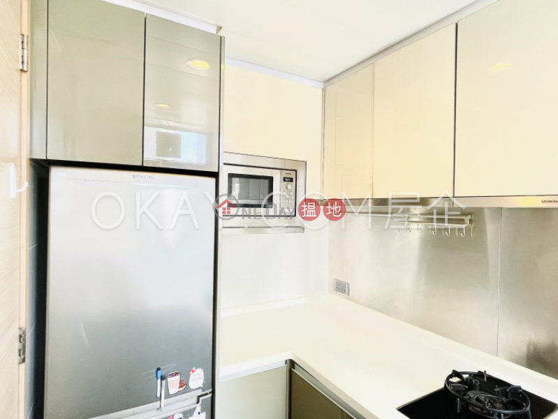 HK$ 36,000/ month, Island Crest Tower 2 Western District | Tasteful 2 bedroom with balcony | Rental