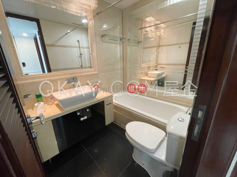 Rare 4 bedroom with balcony & parking | For Sale | The Legend Block 3-5 名門 3-5座 Sales Listings