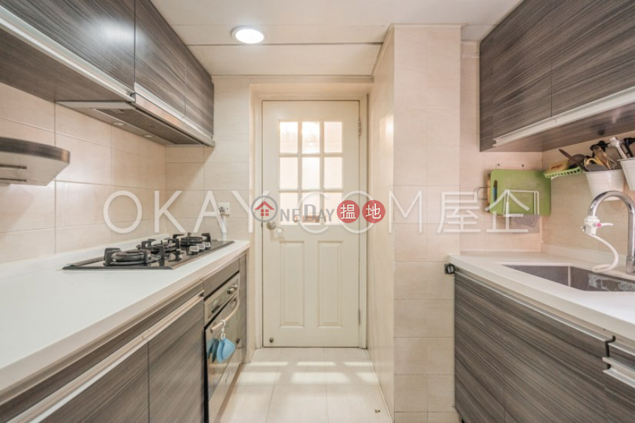 HK$ 13.5M Regal Court | Kowloon City Nicely kept 2 bedroom with balcony & parking | For Sale