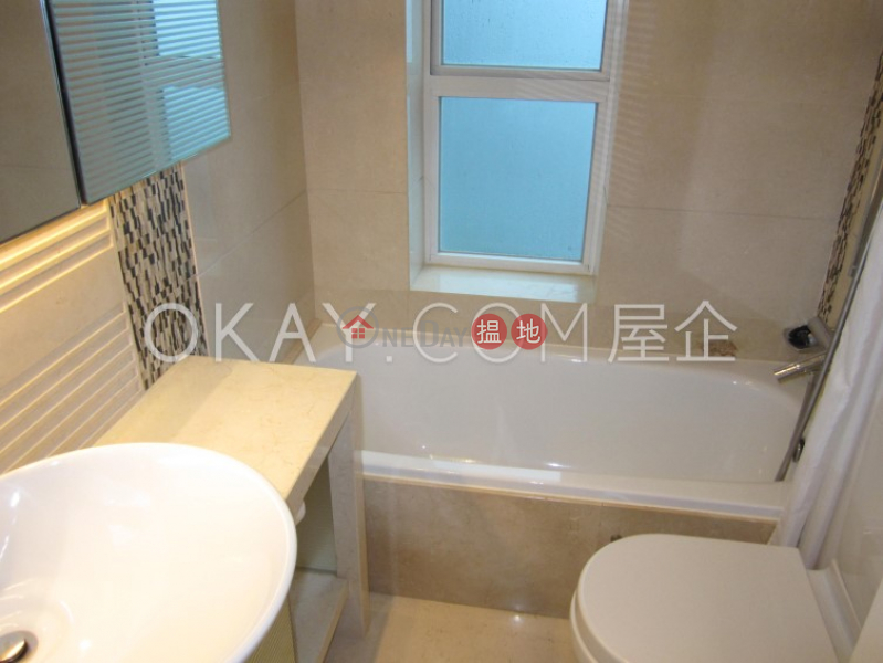 Gorgeous 3 bedroom with balcony & parking | Rental | 18 Conduit Road 干德道18號 Rental Listings