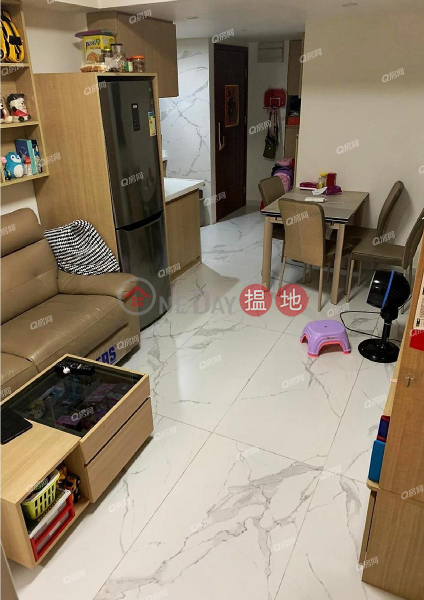 Property Search Hong Kong | OneDay | Residential | Sales Listings Kwong Tak Building | 3 bedroom Mid Floor Flat for Sale