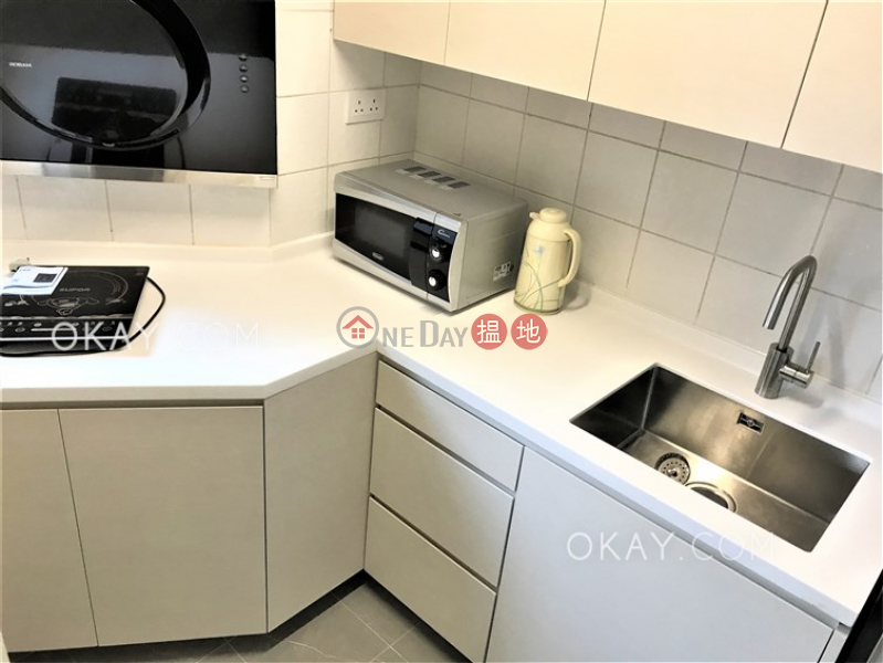 HK$ 11.1M | Scenic Rise | Western District Elegant 2 bedroom in Mid-levels West | For Sale